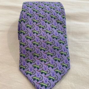 Vineyard vine 100% silk tie.